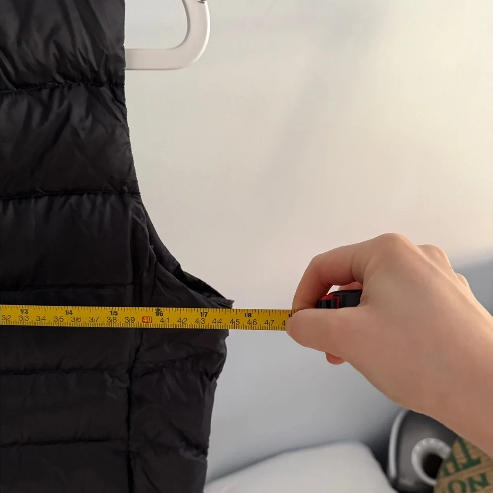 Uniqlo Women’s ULTRA LIGHT DOWN Vest Medium - Picture 3 of 7